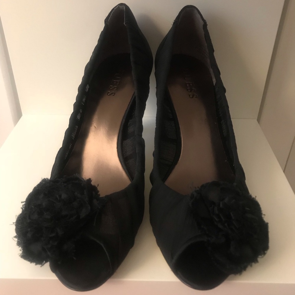 Guess “Petita” pump